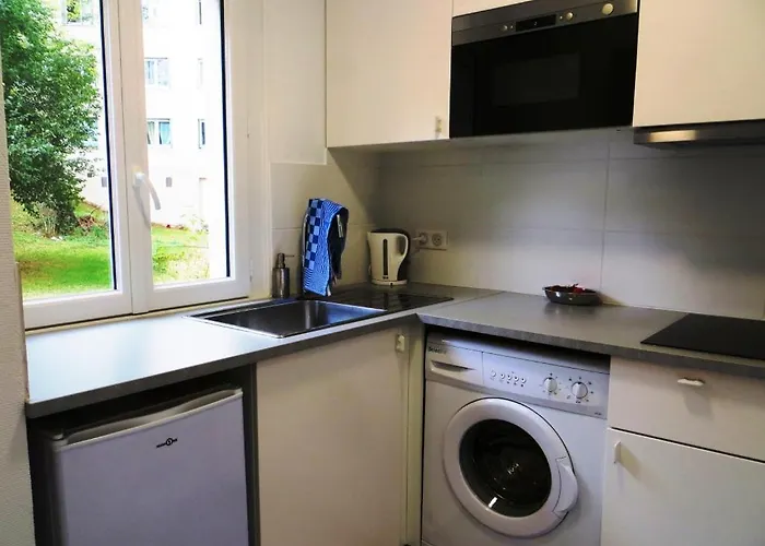 Pratique, Complet Sur, Metro Et Parking; Proche Du Centre, De La Gare, De La Rocade, D'un Supermarche. A Pied. * Toulouse